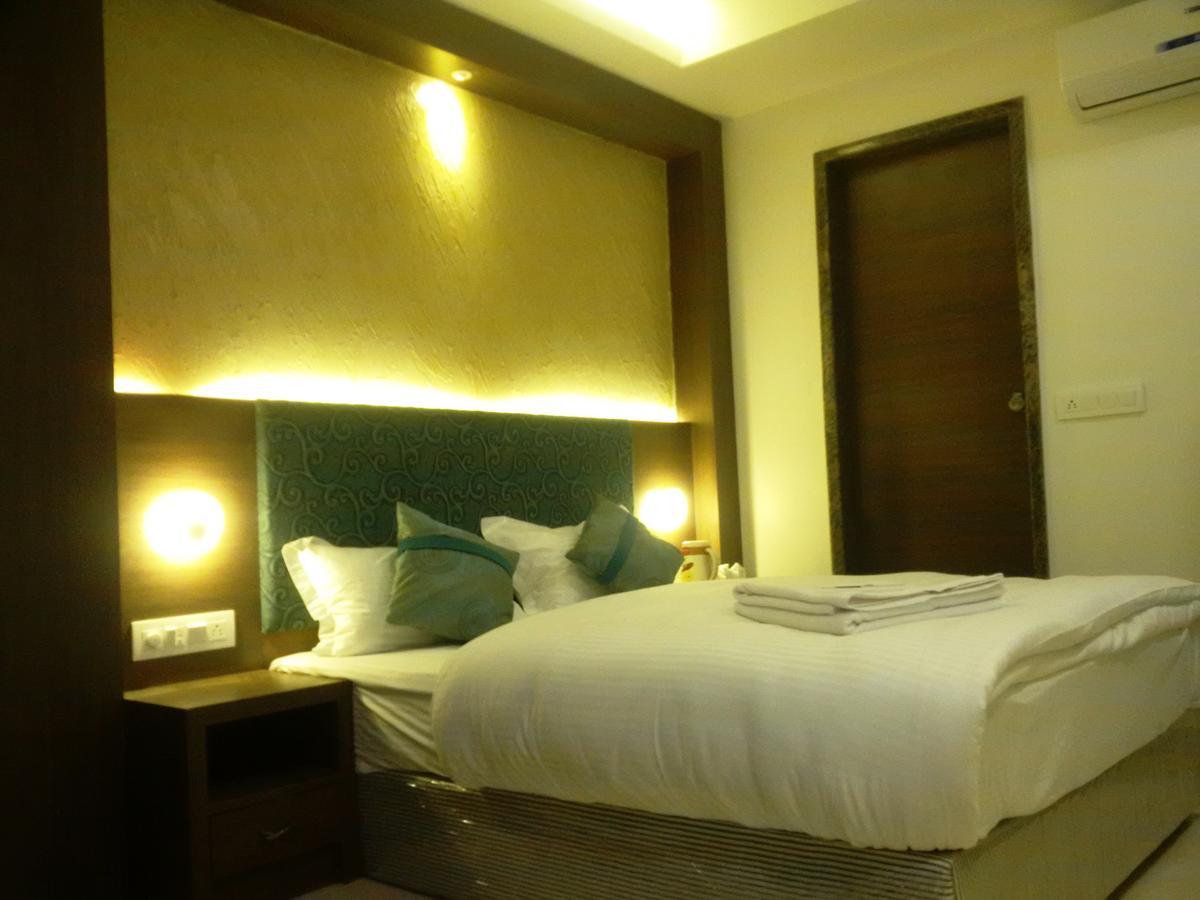 Hotel Chandragupta Ujjain Eksteriør billede